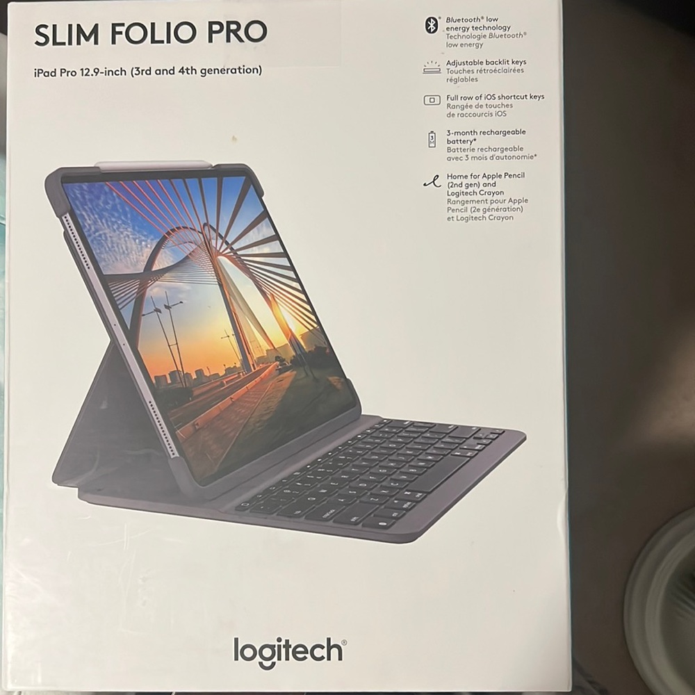 Logitech 12.9 3rd 4th generation Slim Folio Pro iPad smart Bluetooth keyboard